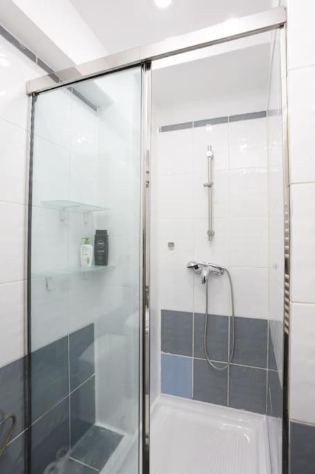 1 Bdrm Apartment In City Center Bukarest Exterior foto